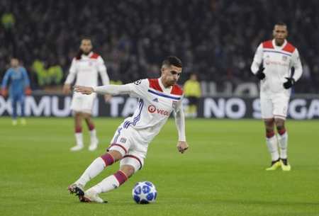 其中包括与 其中包括与